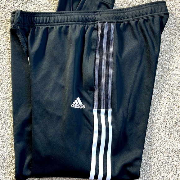 Adidas women’s pants - Picture 2 of 4